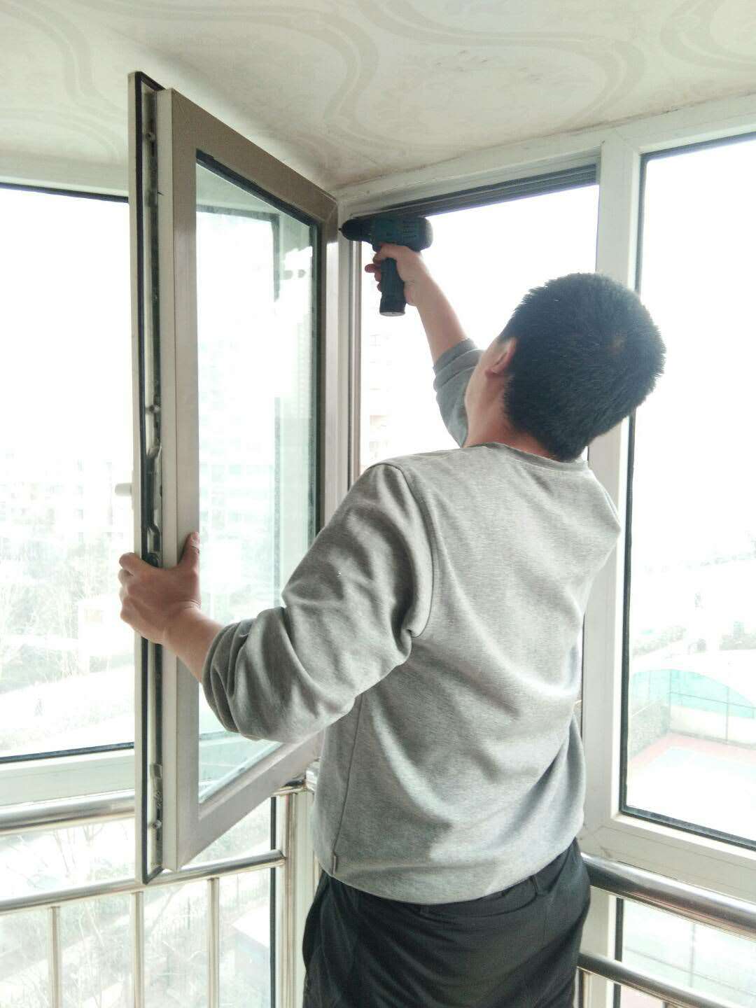 黃島區(qū)燈具、家具、廚具、衛(wèi)具專業(yè)安裝與維修服務(wù)，全區(qū)上門